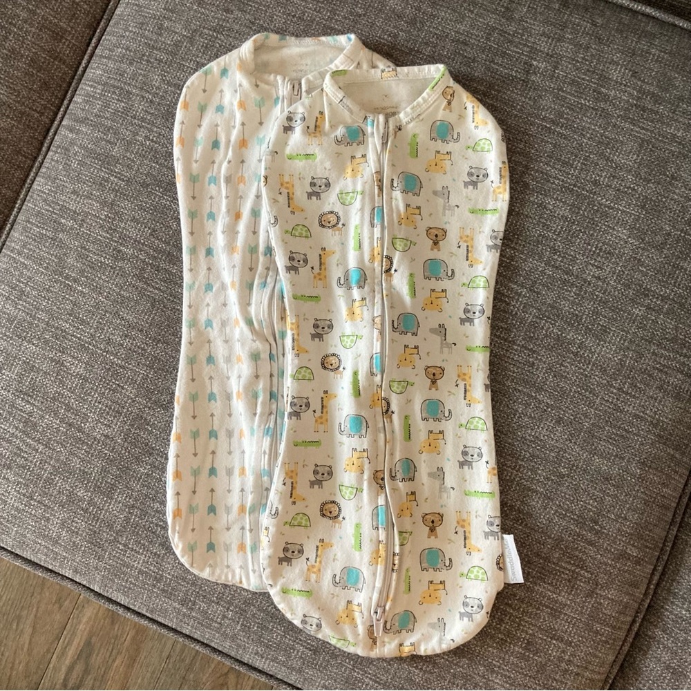 Zipper pod swaddles